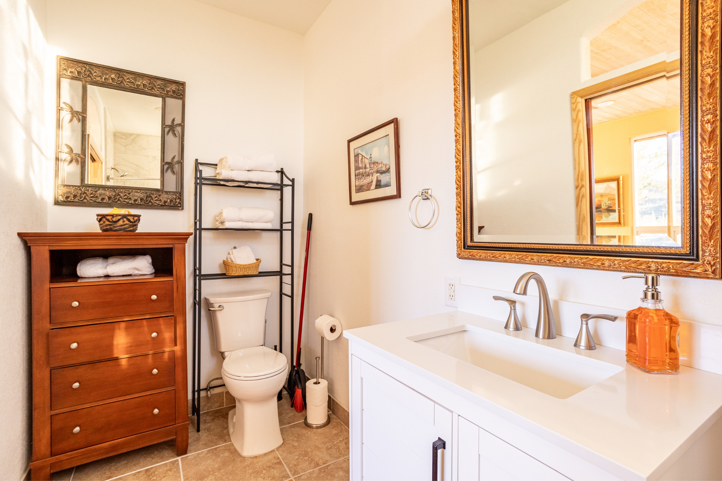 The Humming Bird Suite w/ KitchenNet